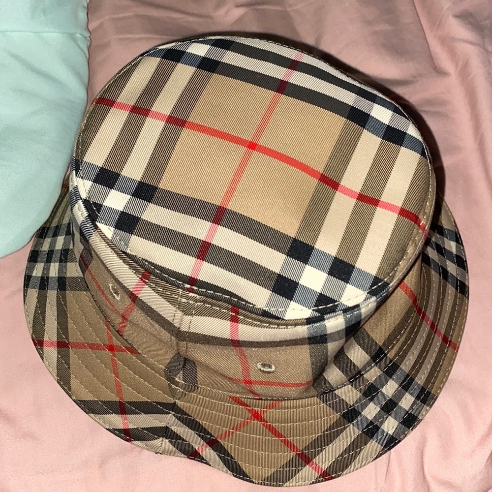 Kids Burberry bucket hat !